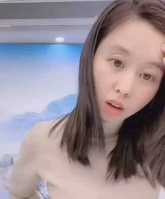 人品可貴!浪莎老總助許家妮妮直播帶貨,田靜與許家妮妮差距明顯