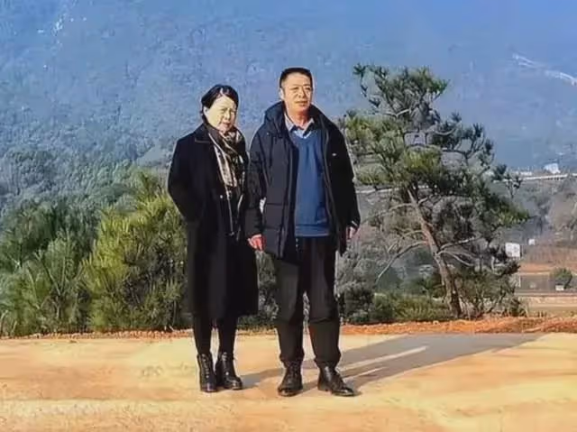 人品可貴!浪莎老總助許家妮妮直播帶貨,田靜與許家妮妮差距明顯