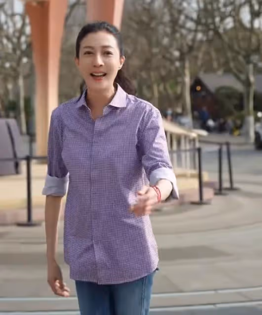 吳綺莉開心游西湖，女兒吳卓林在國外生活也很不錯