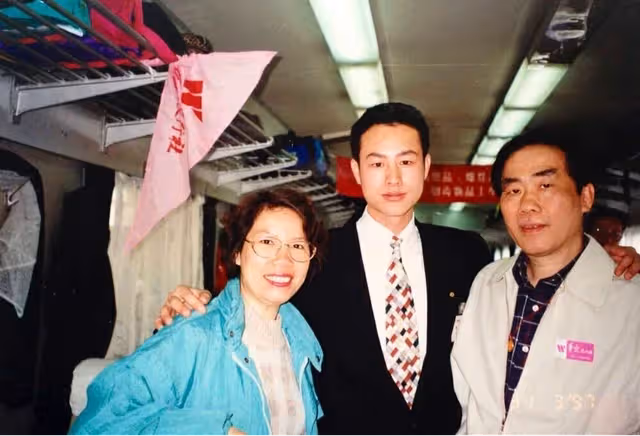 張頌文探班任嘉倫,兩人角色夢幻聯動,網友神評笑出豬叫