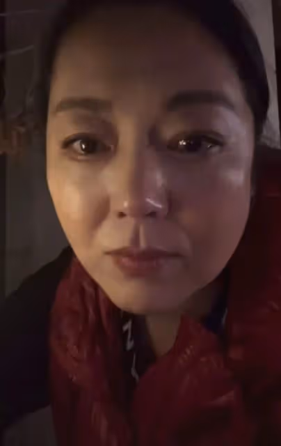王茜華半夜發視頻引擔憂，眼眶含淚聲音顫抖，稱要在黑暗中找光明