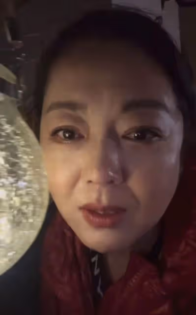 王茜華半夜發視頻引擔憂，眼眶含淚聲音顫抖，稱要在黑暗中找光明