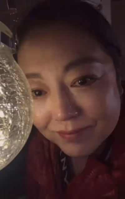 王茜華半夜發視頻引擔憂，眼眶含淚聲音顫抖，稱要在黑暗中找光明