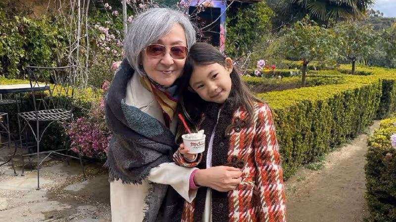 陳冠希女兒生日party被老師曝光，直呼好用心，陳母罕見出鏡滿頭白髮