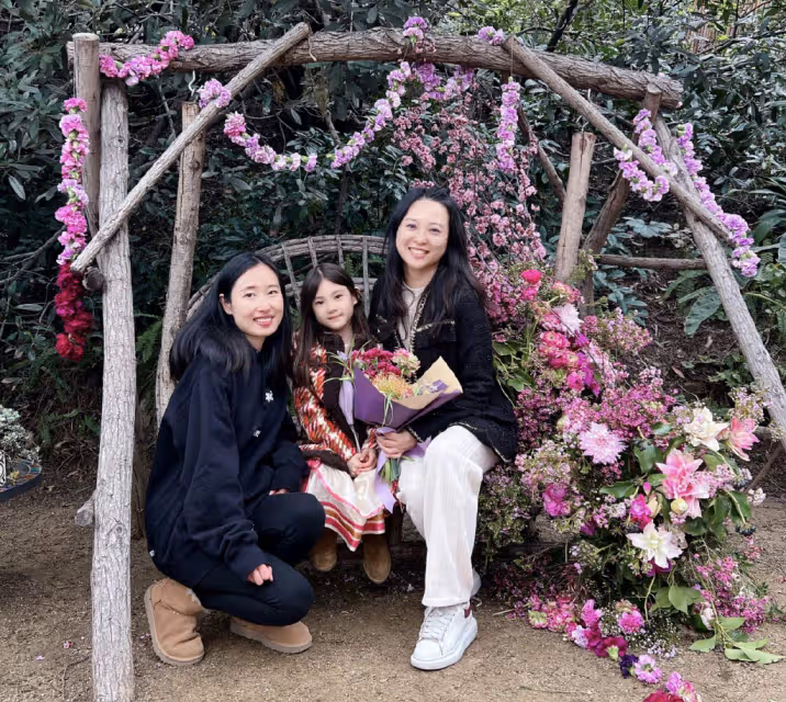 陳冠希女兒生日party被老師曝光,直呼好用心,陳母罕見出鏡滿頭白髮