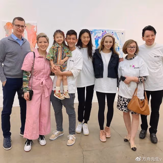 陳冠希女兒生日party被老師曝光,直呼好用心,陳母罕見出鏡滿頭白髮