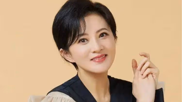 北大畢業、被撒貝寧苦戀20年，42歲金銘為何仍選擇不婚不育？