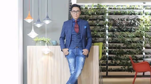 又走一個!TVB知名男星宣布再度離巢,放棄包薪合約到內地發展