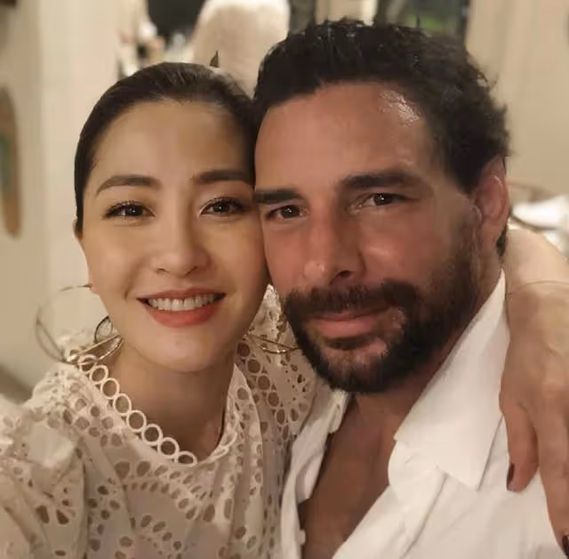 香港知名模特爆料外籍丈夫愛裸睡！自認吻技好，兩度原諒對方出軌