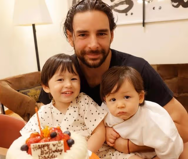 香港知名模特爆料外籍丈夫愛裸睡!自認吻技好,兩度原諒對方出軌