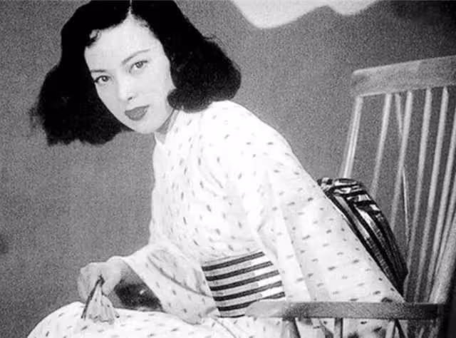 女歌星李香蘭:因「漢奸罪」被判死刑,臨行前亮出身份後無罪釋放