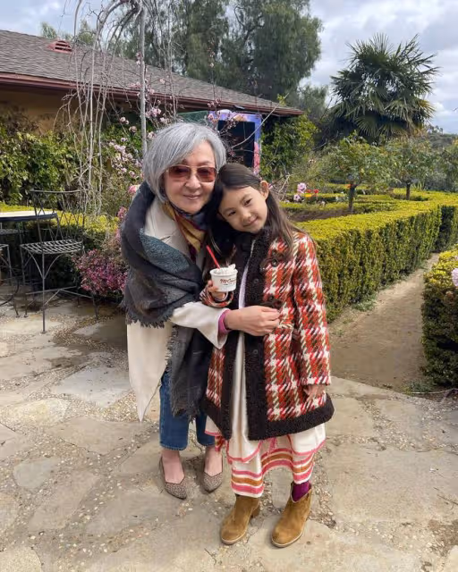 陳冠希女兒生日party被老師曝光,直呼好用心,陳母出鏡滿頭白髮