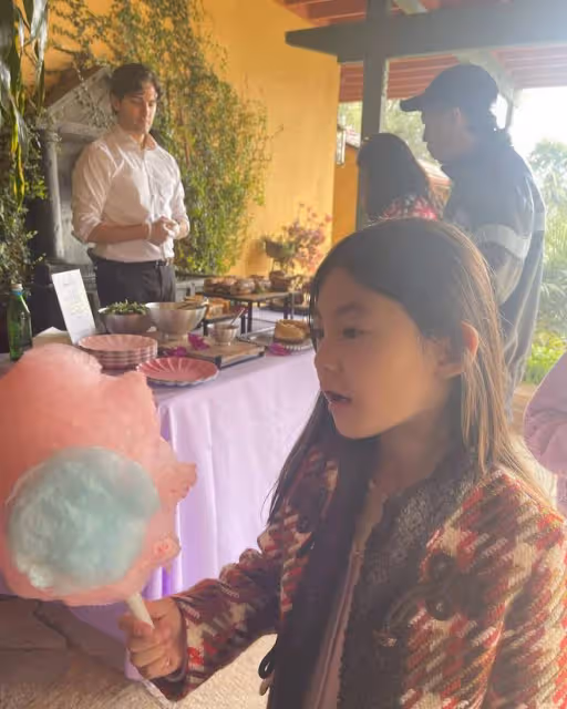 陳冠希女兒生日party被老師曝光,直呼好用心,陳母出鏡滿頭白髮