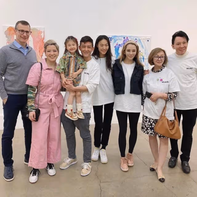 陳冠希女兒生日party被老師曝光,直呼好用心,陳母出鏡滿頭白髮