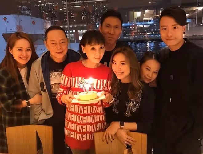 羅樂林女兒與TVB男星離婚10個月,被曝已另結新歡,高調曬牽手照