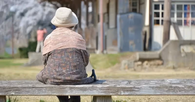 真實故事：老公用一套房，說服我趕走了給家裡當了8年保姆的媽媽