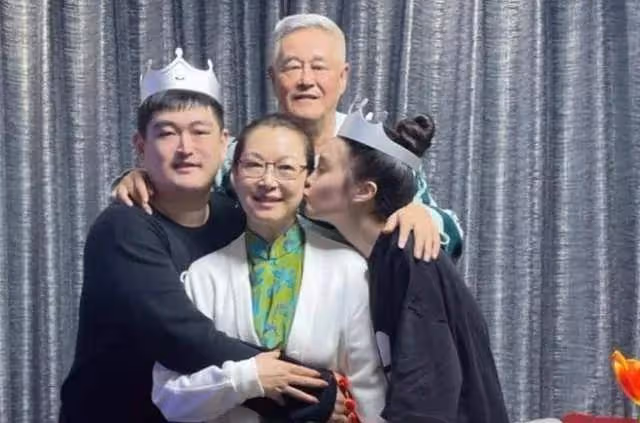 趙本山兒子官宣女友！對方家境普通，長相平平，趙本山持反對意見