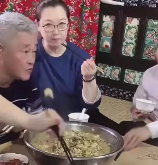 趙本山兒子官宣女友！對方家境普通，長相平平，趙本山持反對意見