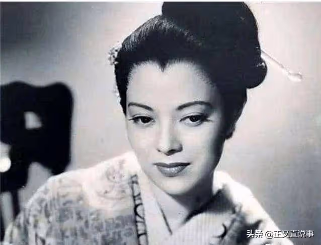 民國明星李香蘭,因漢奸罪被判死刑,槍決前爆出一秘密被無罪釋放