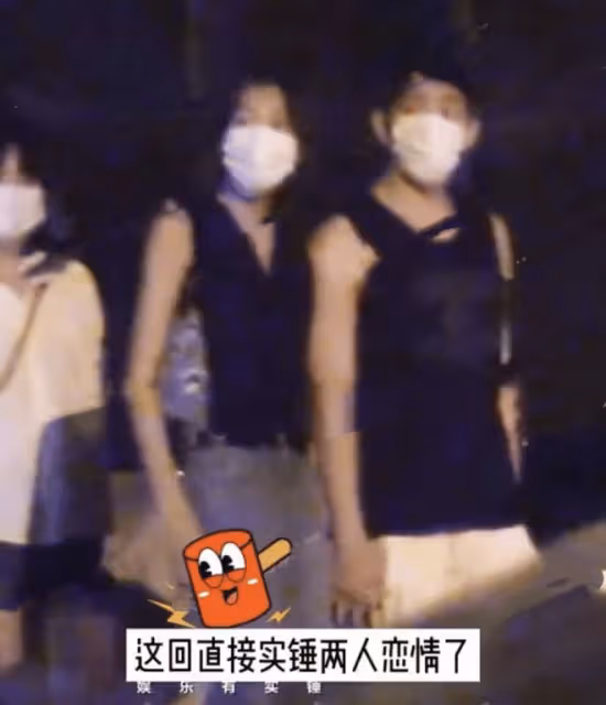 劉雯井柏然首次公開合體!在巴黎時裝周同框看秀,四目相對互動甜