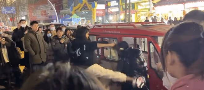 主持人田園口碑徹底翻車,因拉偏架遭網暴,刪視頻後不敢開直播