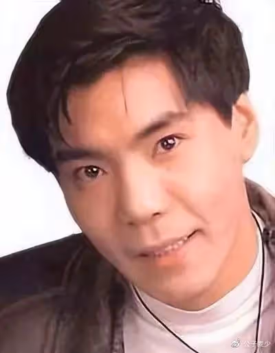 歌手屠洪剛:三個孩子三個媽,為繼子送走親兒子,母親至死沒原諒他