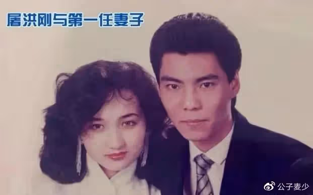 歌手屠洪剛:三個孩子三個媽,為繼子送走親兒子,母親至死沒原諒他