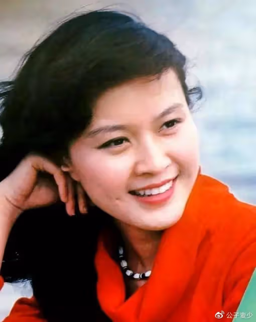 歌手屠洪剛:三個孩子三個媽,為繼子送走親兒子,母親至死沒原諒他
