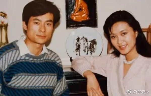 歌手屠洪剛:三個孩子三個媽,為繼子送走親兒子,母親至死沒原諒他