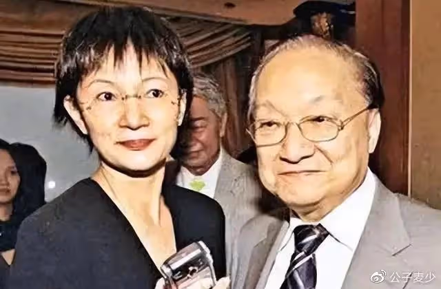 金庸和夢中情人同一天去世?4段感情3婚2離,真相總在細微處…