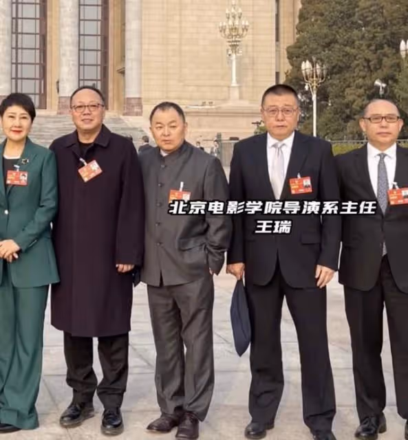 多位藝術家出席重要會議,張凱麗站C位氣場強,甄子丹靳東站角落