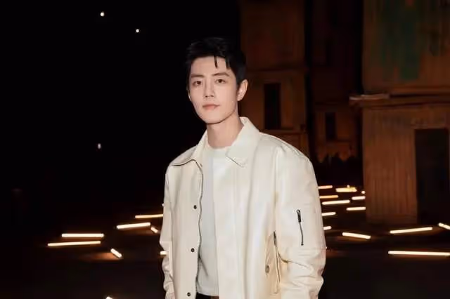 巴黎時裝周「啞火」:內娛明星待遇低衣服穿過季,外網宣發無熱度