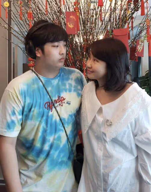吳鎮宇兒子罕曬自拍,14歲費曼又高又胖,自嘲「很難看」內心自卑