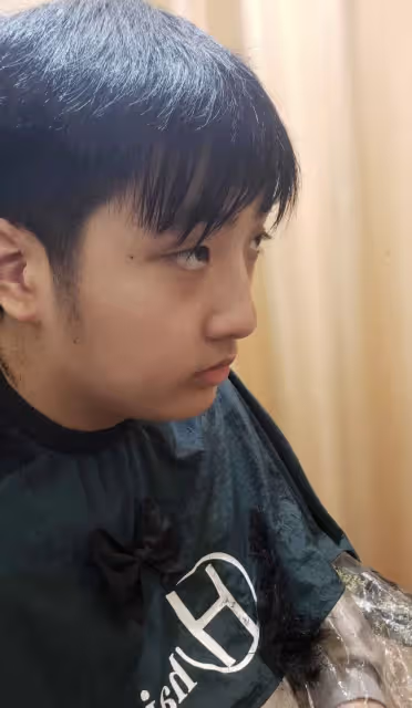 吳鎮宇兒子罕曬自拍,14歲費曼又高又胖,自嘲「很難看」內心自卑