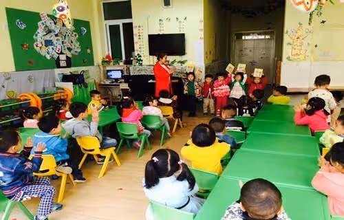 女兒金鐲在幼園「不翼而飛」，家長沖幼兒園老師發飆，老師一句話懟回去，讓她羞愧難當