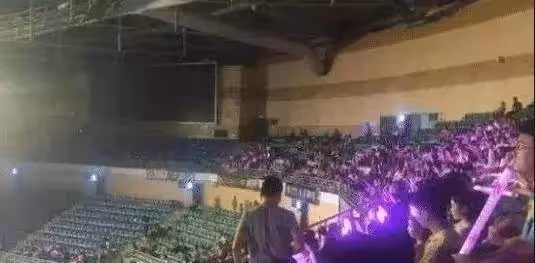 史上最尷尬的5場演唱會！現場只有7名觀眾14名保安，明星在唱歌，台下阿姨在掃地!
