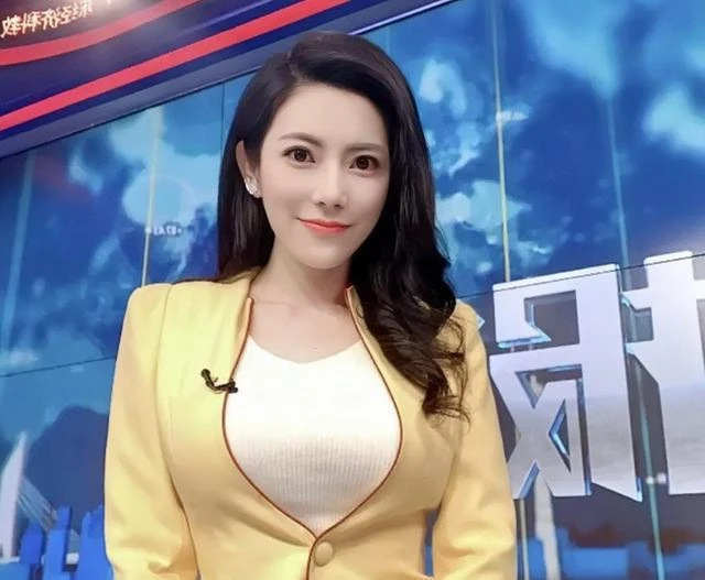 香港知名男星被曝離婚!小21歲妻子顏值高身材好,做網紅炫富成癮