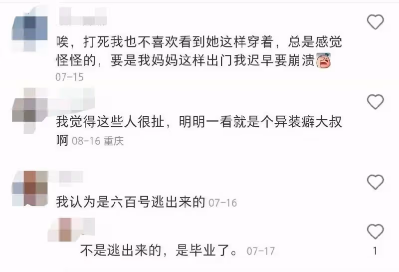 上海50歲公主走紅,長相酷似林允,愛穿洛麗塔,網友直呼:沒眼看