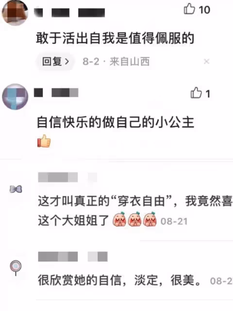 上海50歲公主走紅,長相酷似林允,愛穿洛麗塔,網友直呼:沒眼看