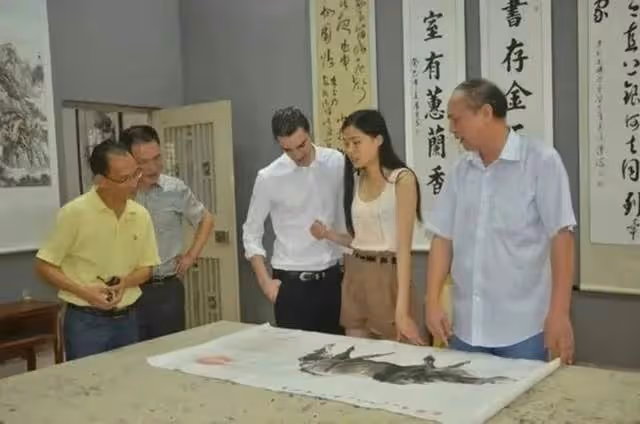 打工偶遇比利時王子,嫁入王室成為王妃,13年過去李然如今怎樣了