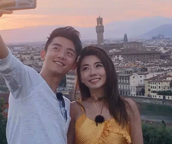 鄭愷前女友程曉玥曬孕期照,穿弔帶秀超大孕肚,不p妊娠線超自信