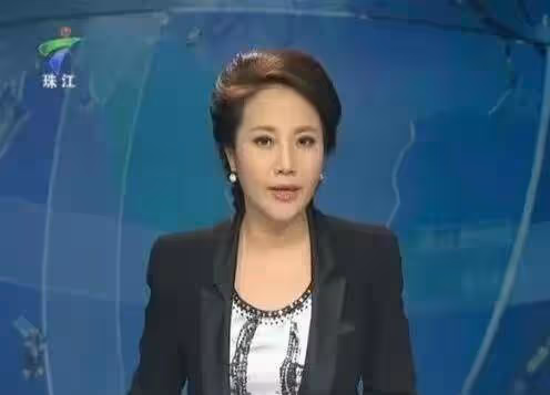 52歲的珠江台美女主持人徐潔，醫科大學畢業，出道前是一名醫生