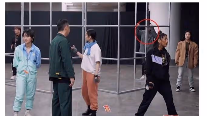 楊丞琳練舞遇難題，心情低落一個身影閃過，周筆暢投來羨慕的眼神