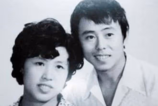潘長江妻子近照富態十足,祖孫一起游泳太溫馨,10歲外孫像外公