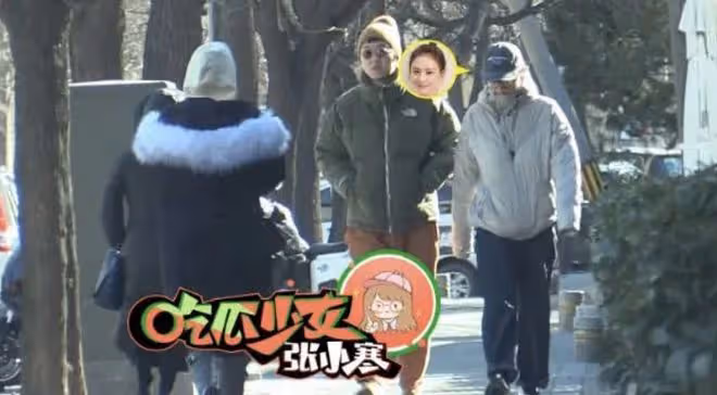 馬思純隨張哲軒外出,牽手摟肩互動親密,開心甩手臂像個小女孩兒
