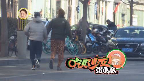 馬思純隨張哲軒外出,牽手摟肩互動親密,開心甩手臂像個小女孩兒
