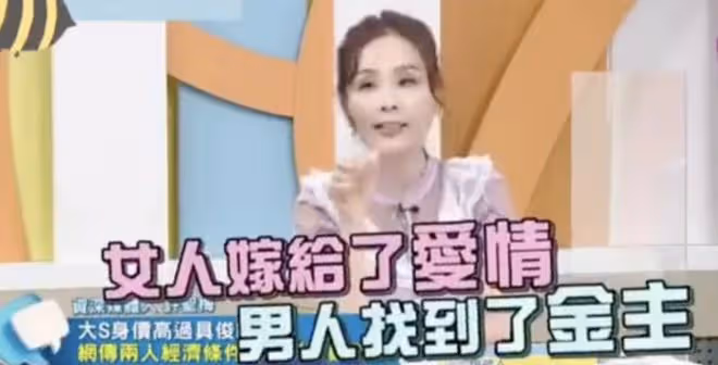 馬思純隨張哲軒外出,牽手摟肩互動親密,開心甩手臂像個小女孩兒