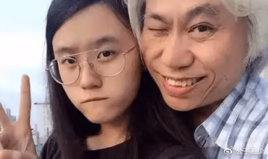 轟動一時的「爺孫戀」:不惜父女決裂也要結婚,10年後她幸福嗎?