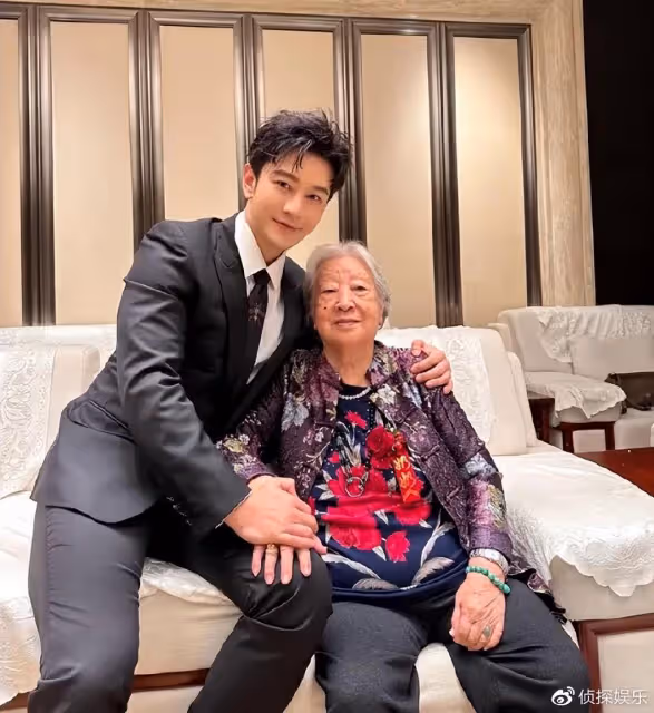 黃曉明為媽媽和姥姥慶祝婦女節,曬祖孫三代合照超幸福
