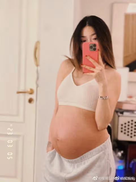 鄭愷前任曬孕期大肚照,產期將至肚大如籮,沒有妊娠紋羨煞旁人